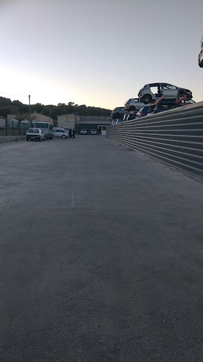 Aperçu des activités de la casse automobile RECUPERAUTO située à SIX-FOURS-LES-PLAGES (83140)